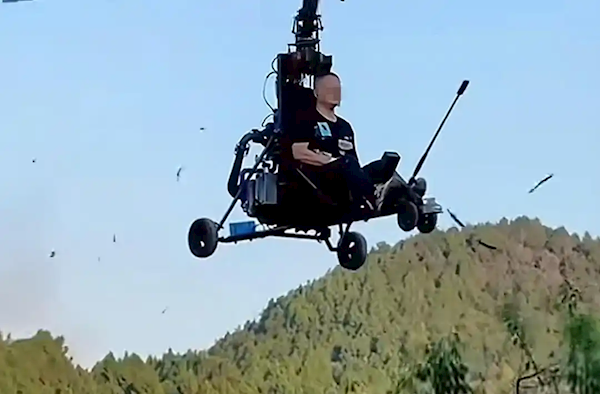 百家樂:畫麪曝光!55嵗網紅“唐飛機”飛行直播時墜機身亡 曾35萬元購買共軸雙槳超輕型飛機